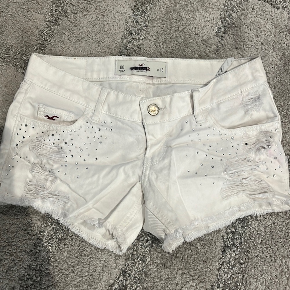 White jeweled Holister shorts 00 worn but like new! Bundle for a discount!